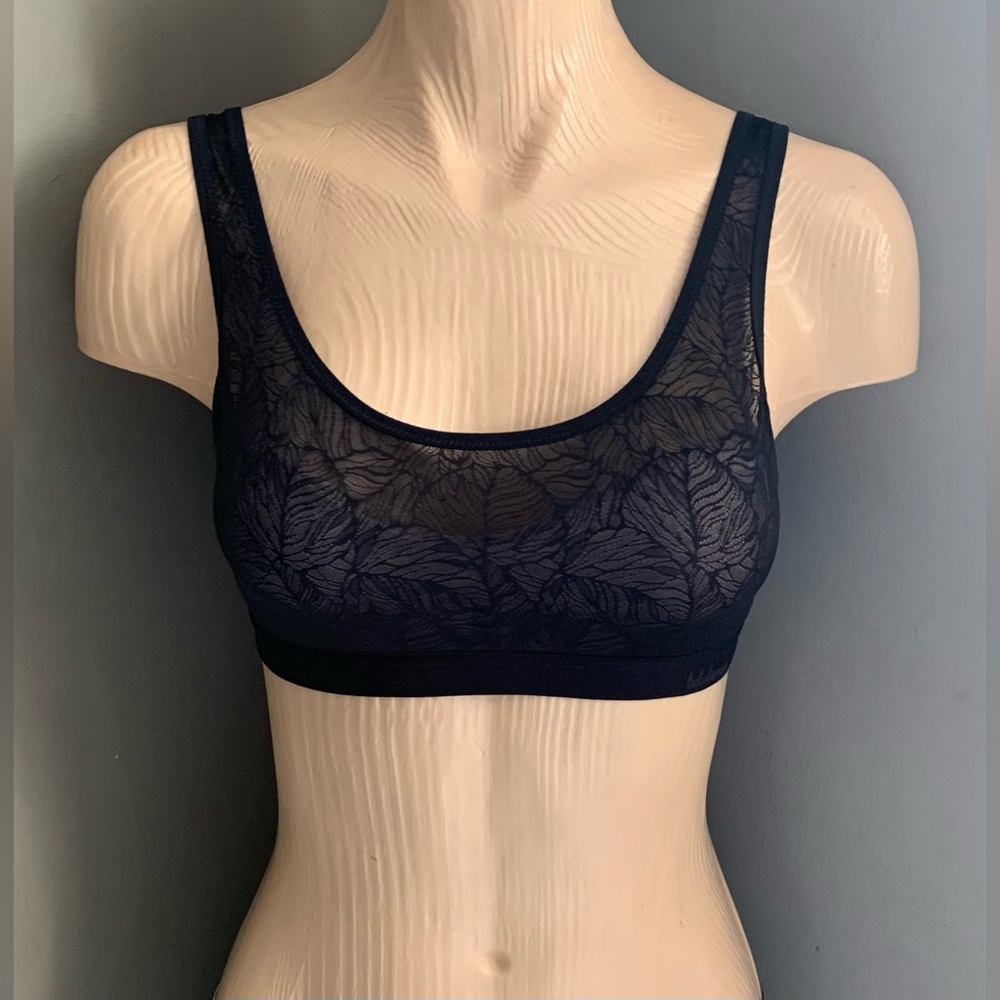 Lululemon Shadow Mesh Bra *Leaf
